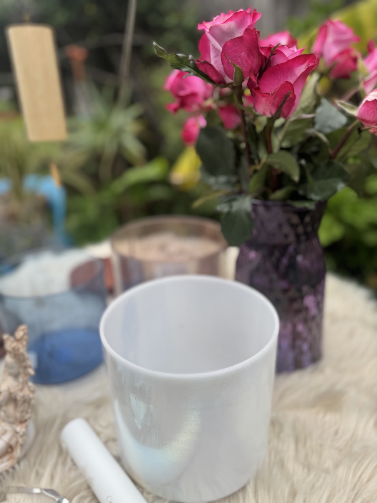 Crystal singing bowl with pink roses